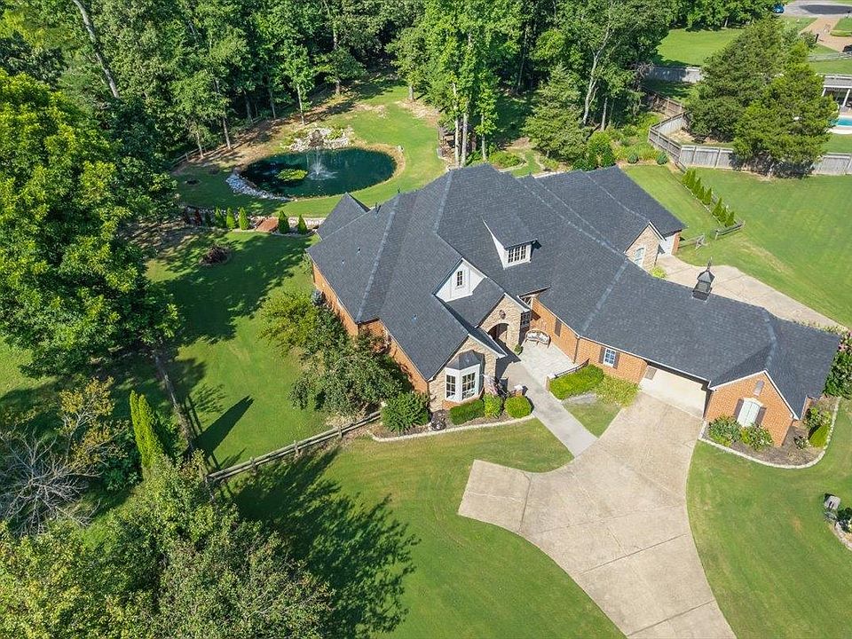 1st image of 325 Woodsedge Dr