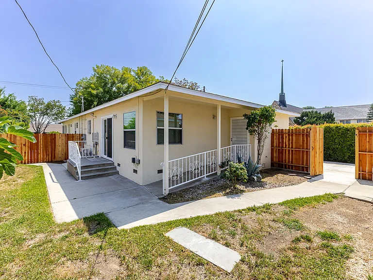 801 Elm Ave #B — Photo 1