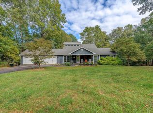 209 Peninsula Dr, Moneta, VA 24121