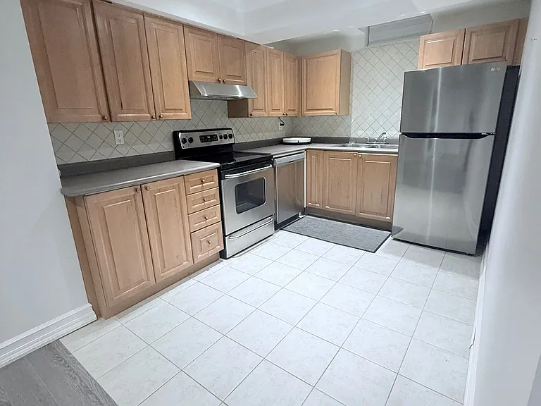 70 Robertson Close #BASEMENT — Photo 5