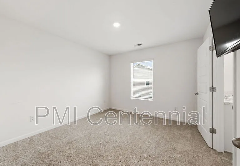 192 Hampton Cir — Photo 22