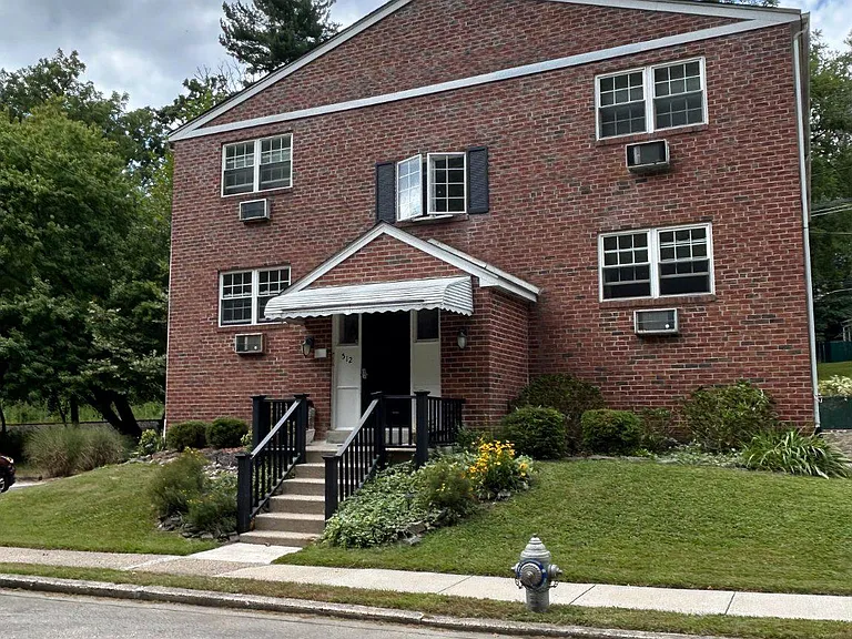 512 Stidman Dr #D3 — Photo 1