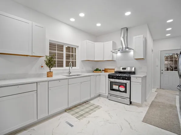 2809 West Burnham STREET, Milwaukee, WI 53215