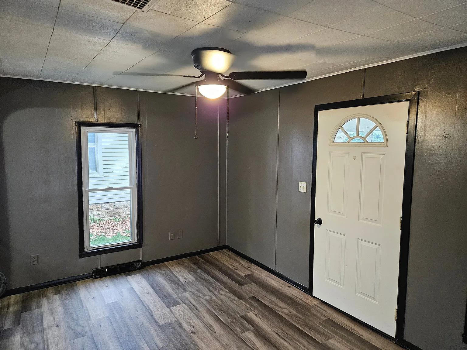 Charming Smaller 2 bedroom in Charles City | 414 S Iowa St | Available 11/1/2026 — Photo 2