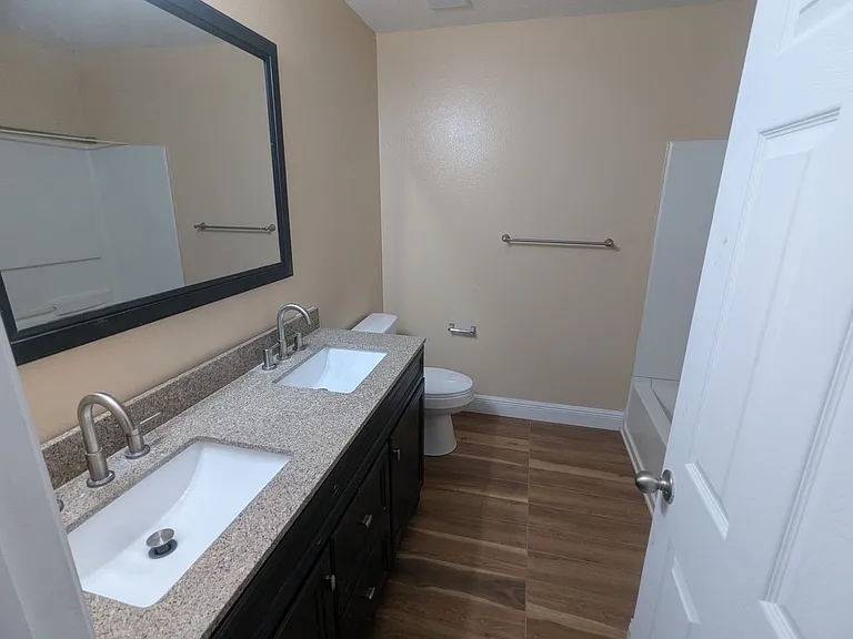 1628 Strathmore Cir — Photo 24