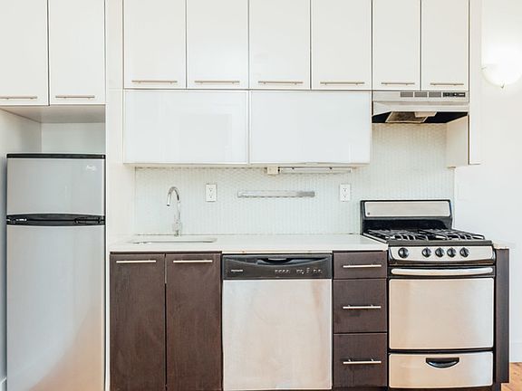 4th image of 220 Bushwick Ave #5A