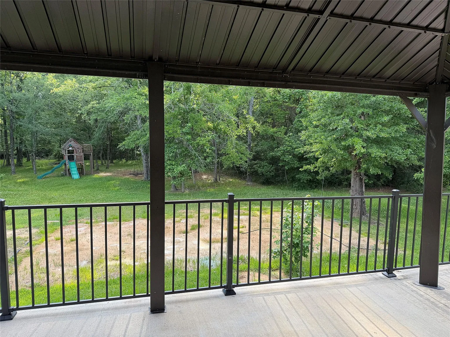 4 bed, 2.5 bath, 2788 sqft, $2,350 — Photo 2
