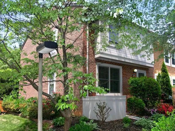 2130 Golf Course Dr, Reston, VA 20191