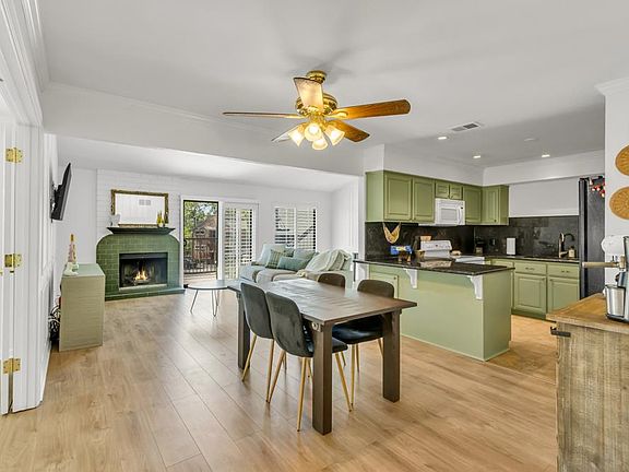 3rd image of 7921 Arcade Lake Ln