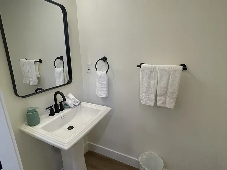 2233 Jefferson Ave #3 — Photo 8