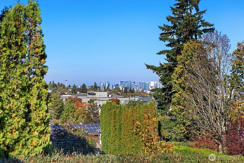 3rd image of 4847 41st Avenue SW