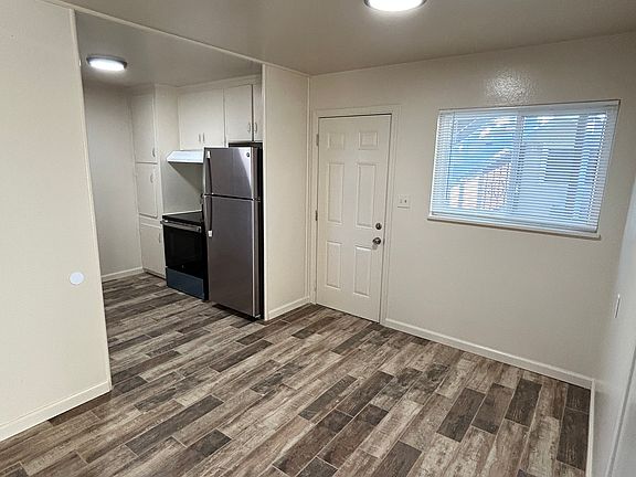 4th image of 1046 Lupin Dr
