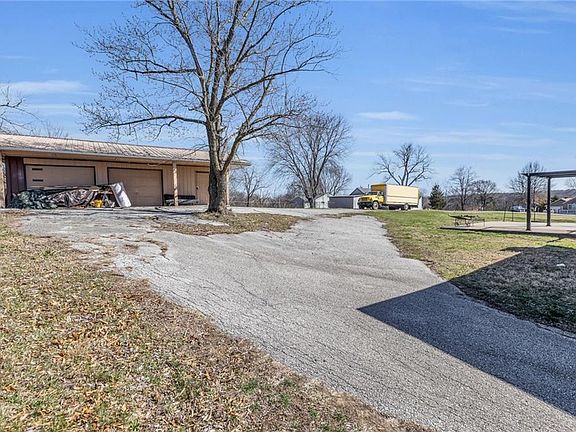 3rd image of 8611 Grant Dr
