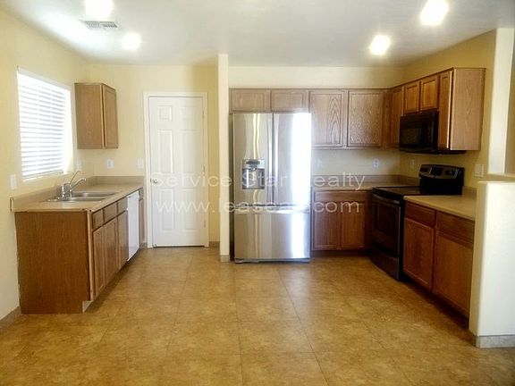 2nd image of 565 E Wolf Hollow Dr