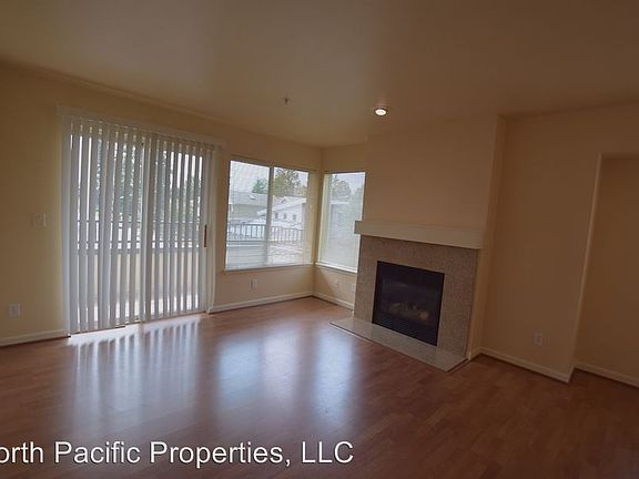 2nd image of 9222 Roosevelt Way NE APT 301