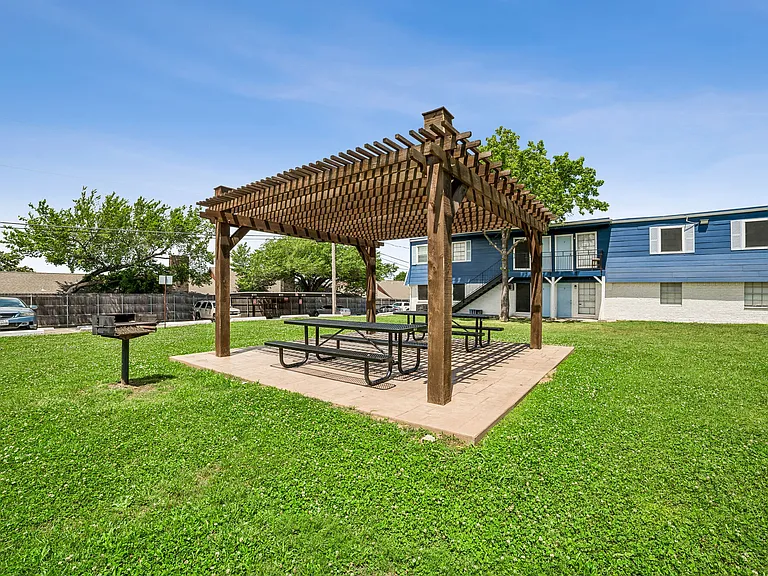 L ABRI APARTMENTS — Photo 4