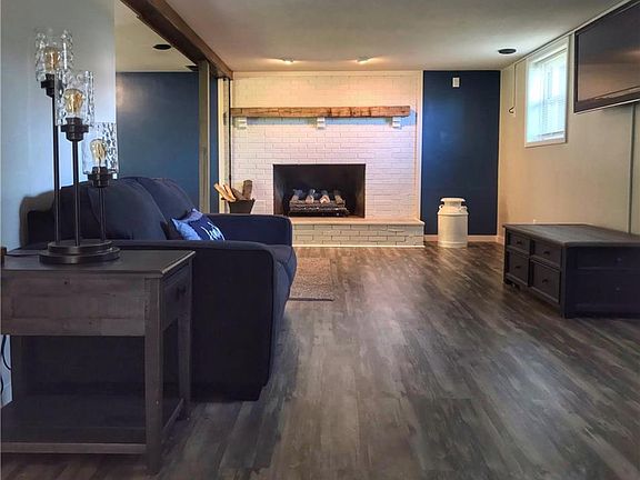 2nd image of 1605 Lake St