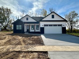 208 Max Cavnes Rd, Danville, KY 40422