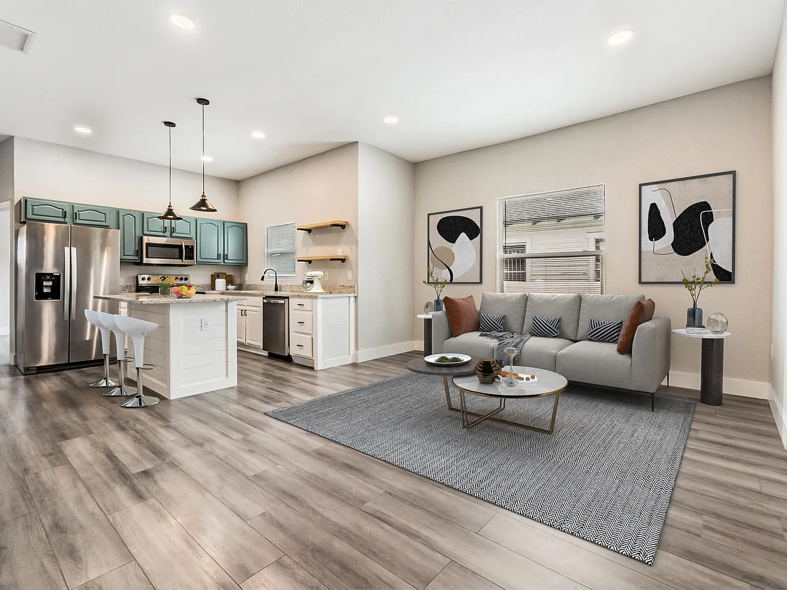 2321 W Green St — Photo 2