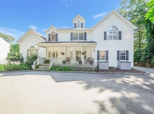 21 Oakdale Ave, Farmingville, NY 11738