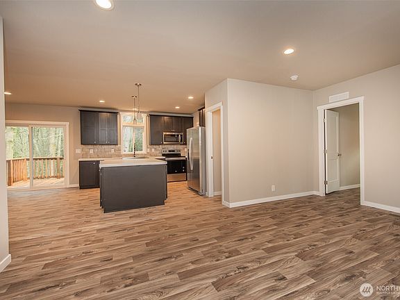 4th image of 211 S Barr Road