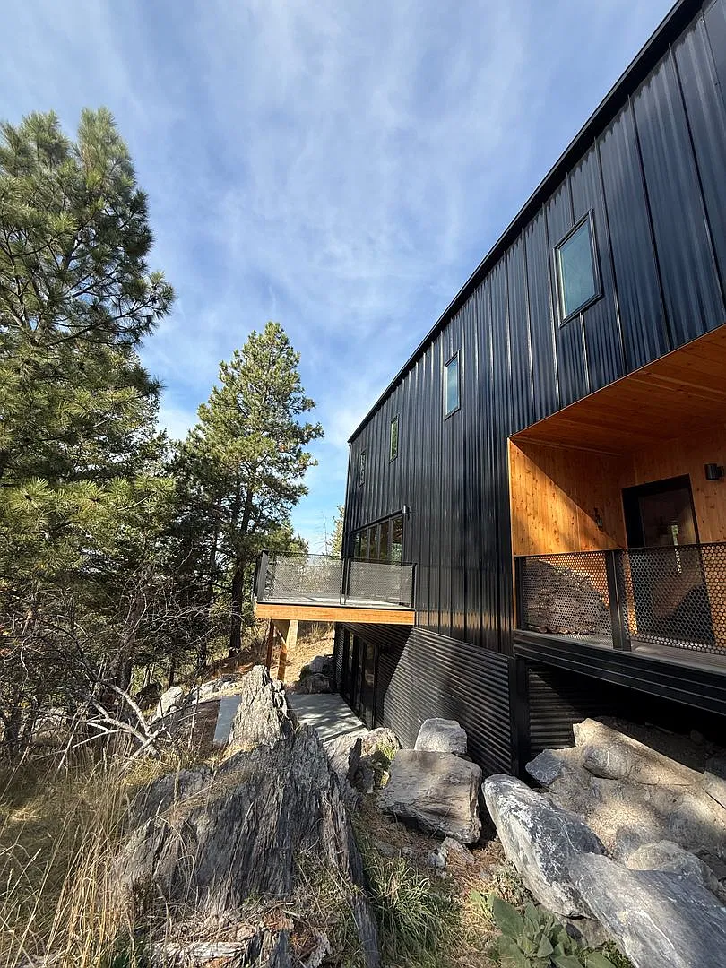 2 Bedroom / 2.5 Bathroom Modern Mountain Home! — Photo 2
