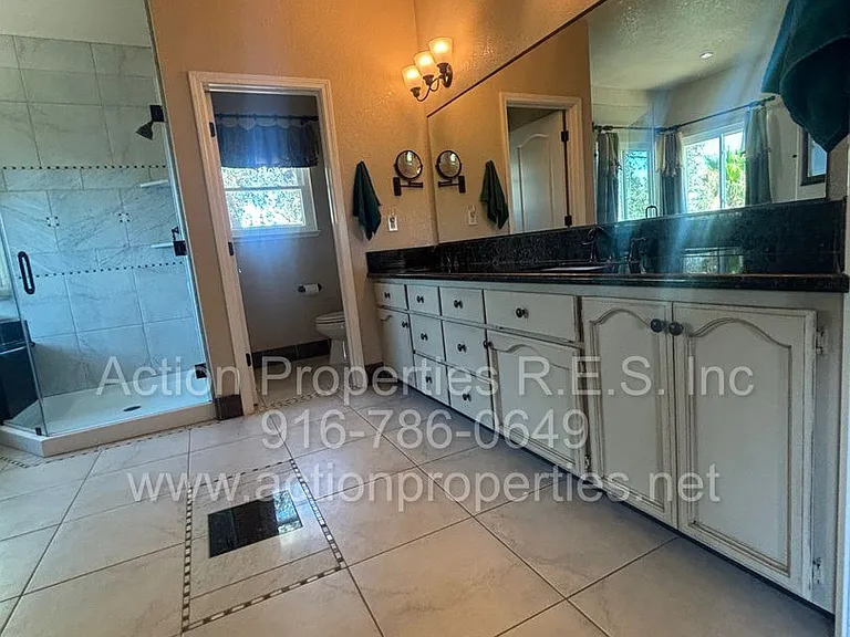 4726 Abbey Hl — Photo 43