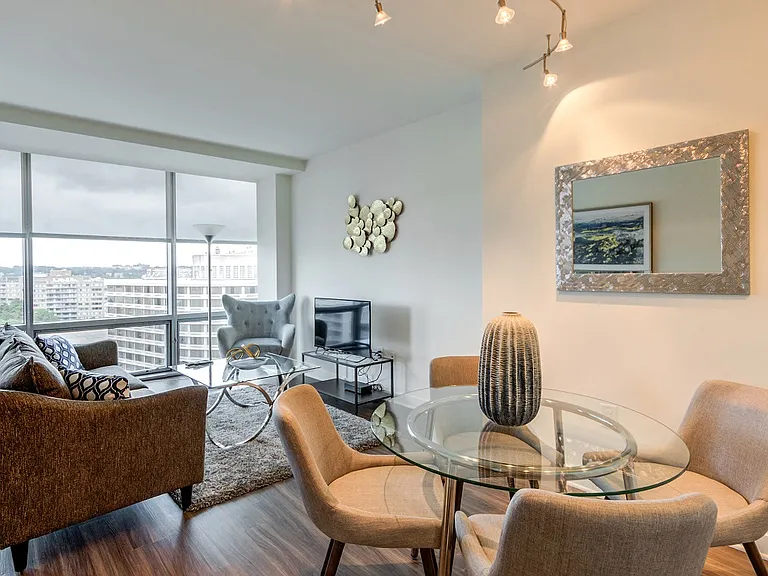 220 Twentieth Street — Photo 8