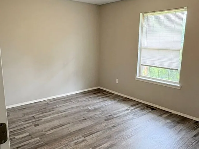 2202 W Jonquil Ln — Photo 12