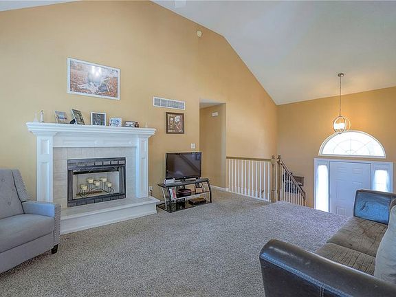 5th image of 2319 NE Maybrook Dr