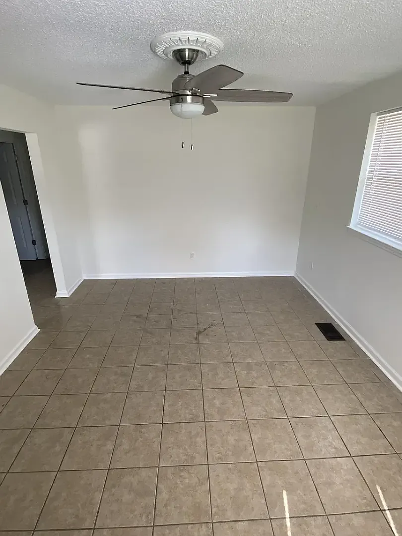 Building Photo - 817 Brooks Ave #B