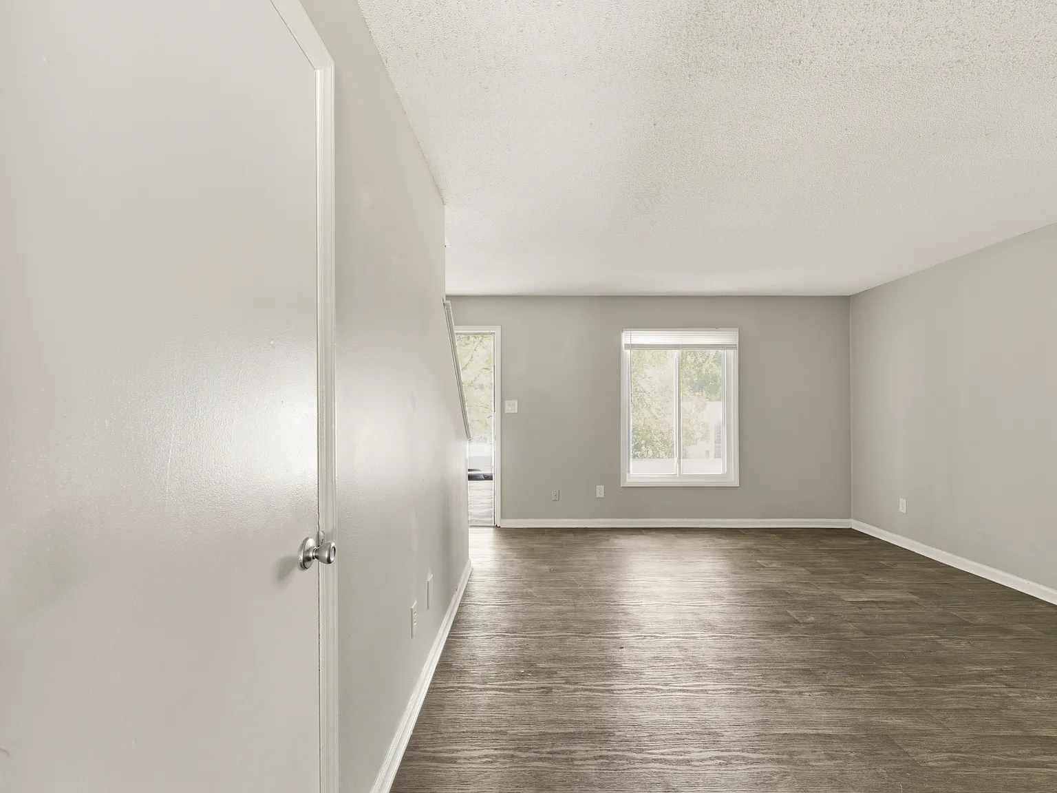 2 bed, 1030 sqft, $1,500 — Photo 3