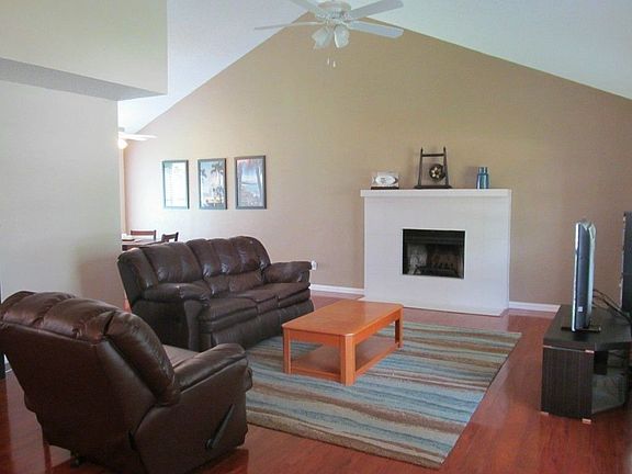 4th image of 2109 Country Oaks Dr