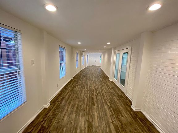 3rd image of 1812 Cedarbriar Dr