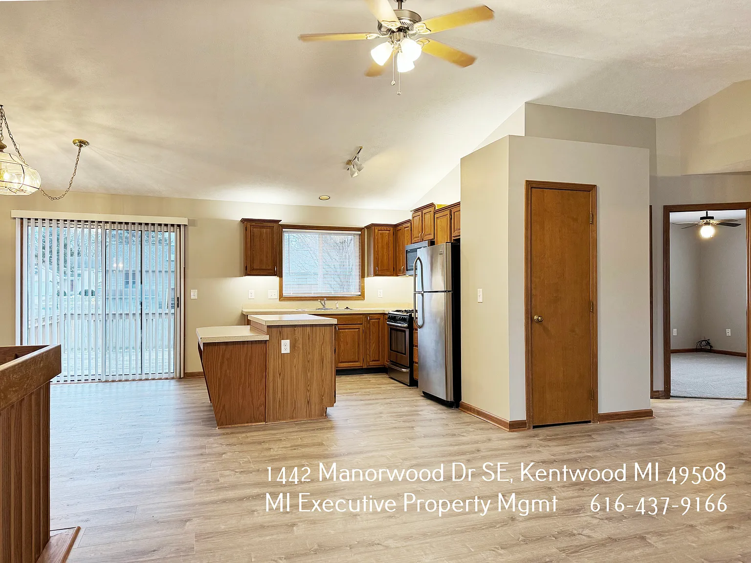 1442 Manorwood Dr SE — Photo 2