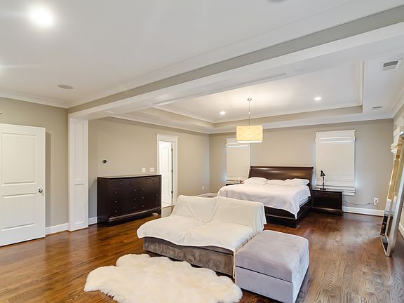 2nd image of 6801 Danforth St