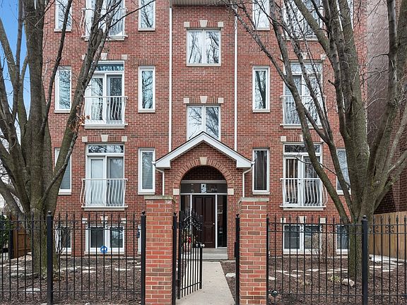 2nd image of 1450 W Erie St APT 3E