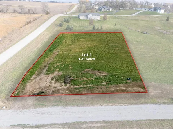 1 Leighton Ln, Oxford, IA 52322