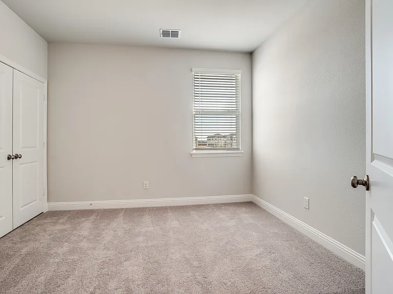 810 Sicily Blvd — Photo 10