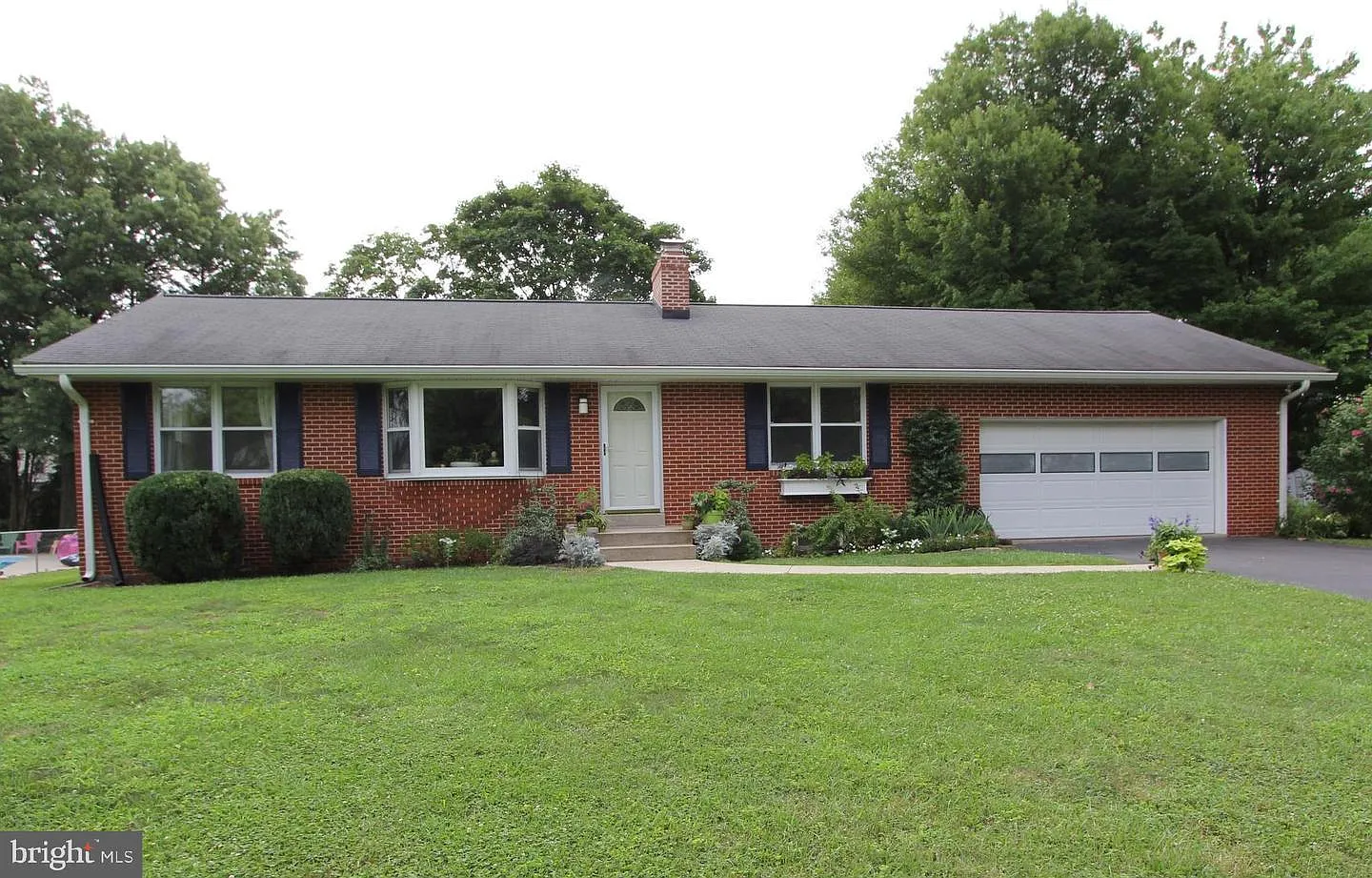 8021 Fieldstone Dr photo 1