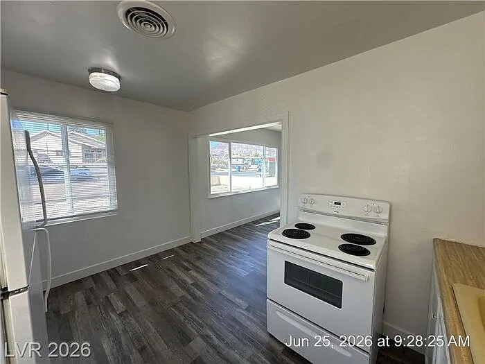 148 W Victory Rd — Photo 8