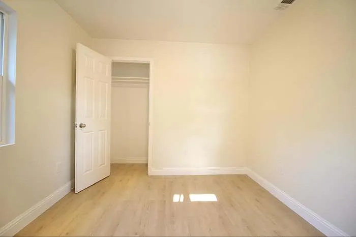 1346 N Safford Ave — Photo 10