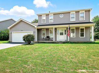 1390 Parkridge Dr, Crystal Lake, IL 60014