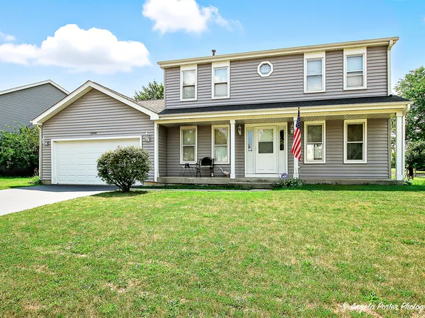 1390 Parkridge Dr, Crystal Lake, IL 60014