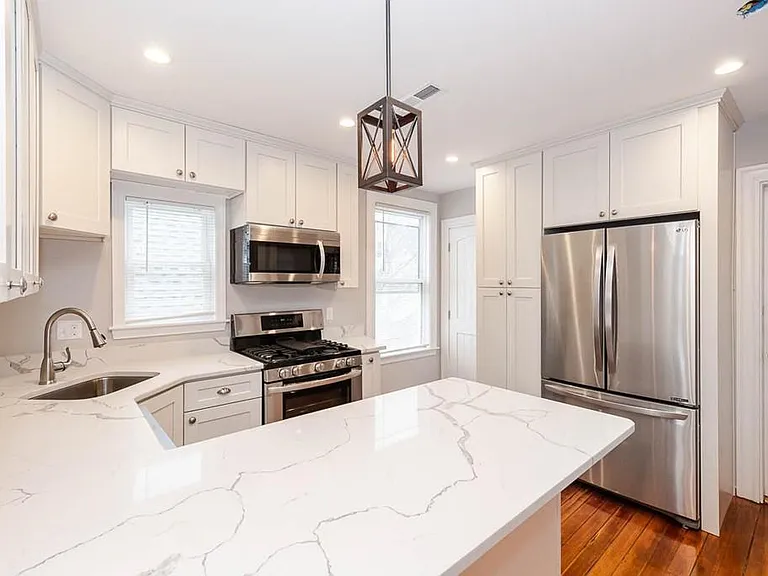 263 E Cottage St #3 — Photo 1