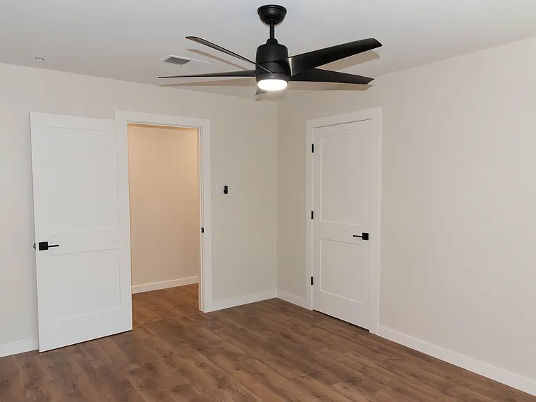 2504 Sinclair Ave — Photo 15
