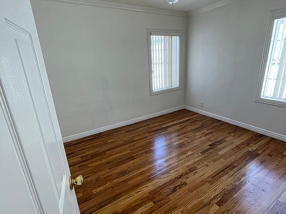 5th image of 17238 Vanowen St #1