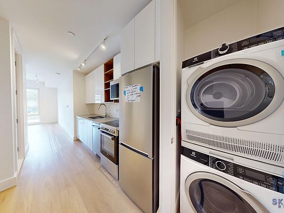 4th image of 639 E 28th St #205