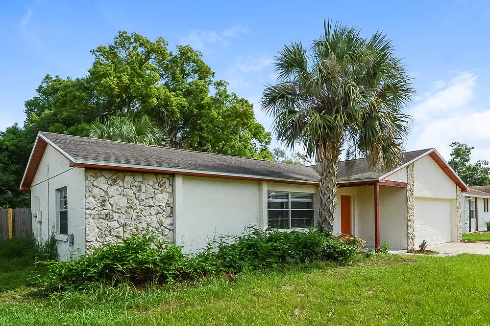 3 bed, 2.0 bath, 1384 sqft, $2,435 — Photo 3