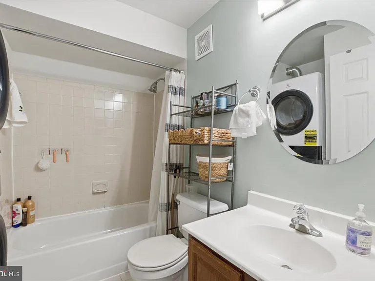 545 Colecroft Ct — Photo 10
